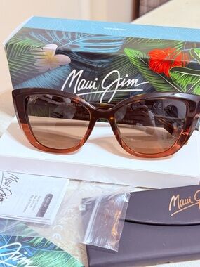 Maui Jim Gradient Tortoise Cat-Eye Sunglasses
blossom Polarized